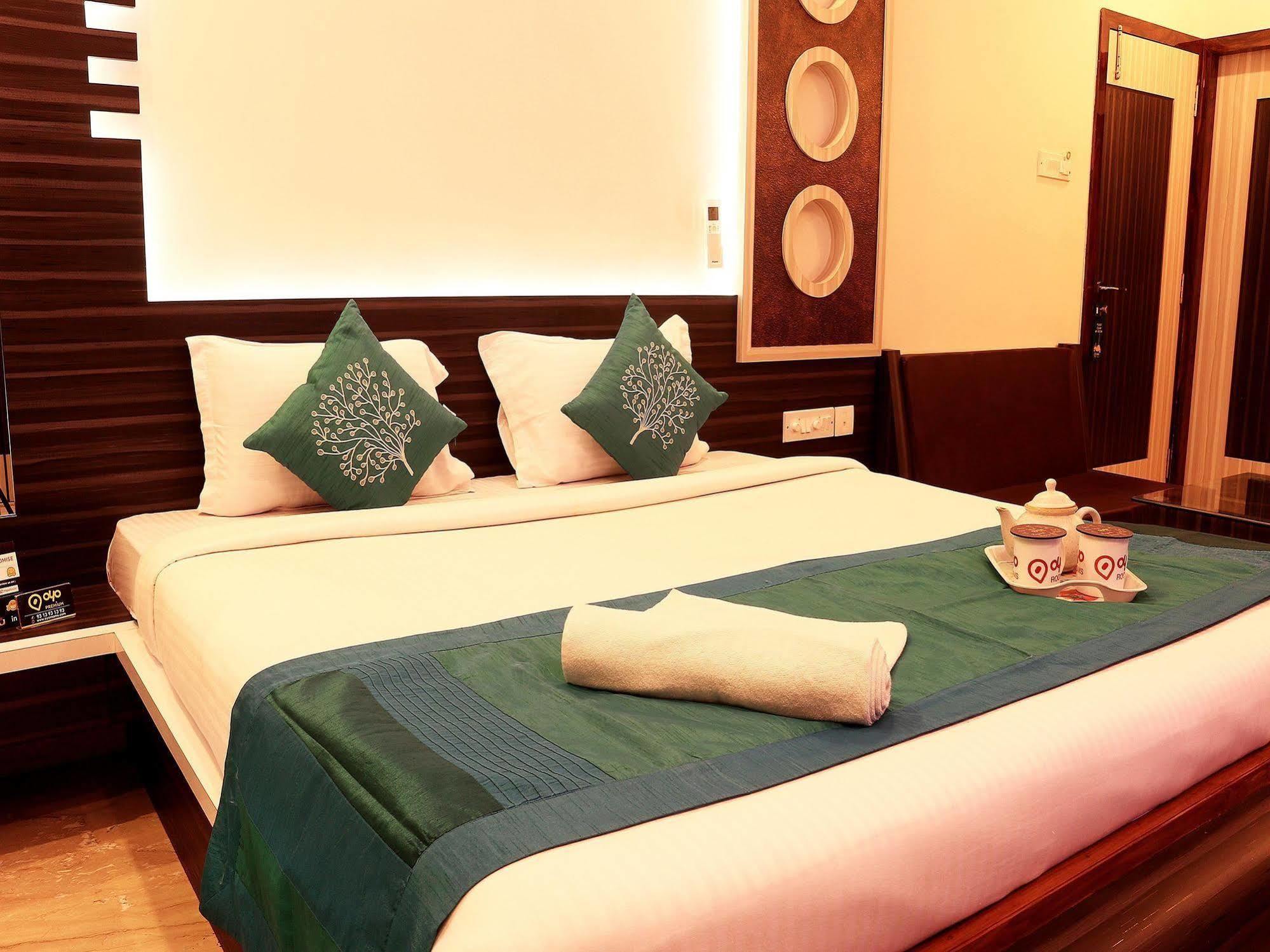 Hotel Narayani Enclave Calcutta Exteriör bild